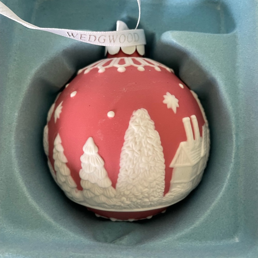 Wedgwood English Countryside red ornament